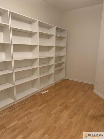 1409 Cedar Village Boulevard 1409, East Brunswick, NJ 08816