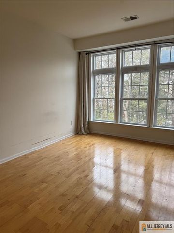 1409 Cedar Village Boulevard 1409, East Brunswick, NJ 08816