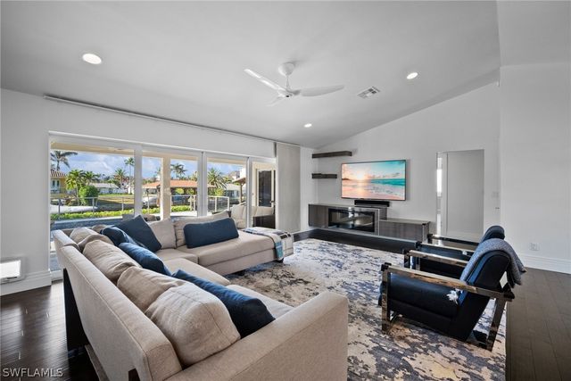 266 Egret AVE, Naples, FL 34108