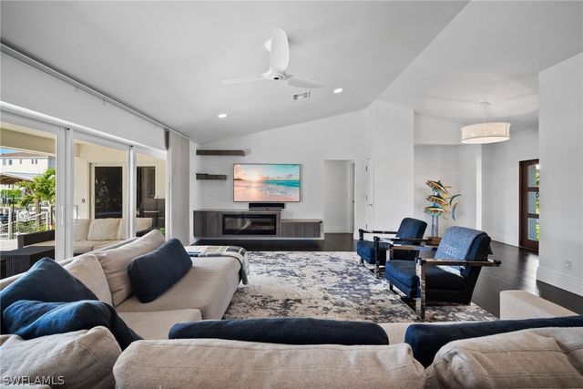 266 Egret AVE, Naples, FL 34108