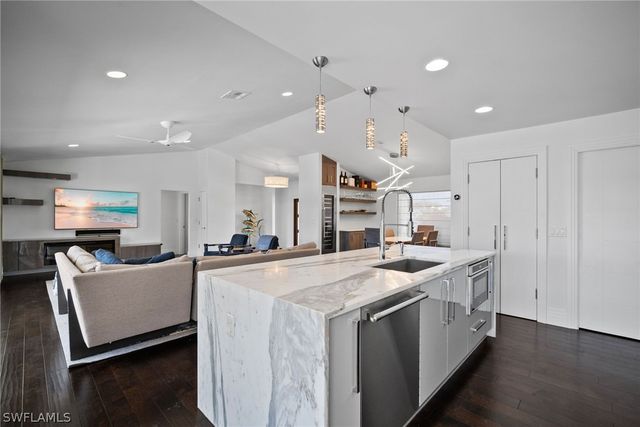 266 Egret AVE, Naples, FL 34108