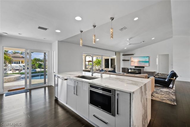 266 Egret AVE, Naples, FL 34108