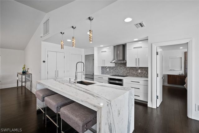 266 Egret AVE, Naples, FL 34108