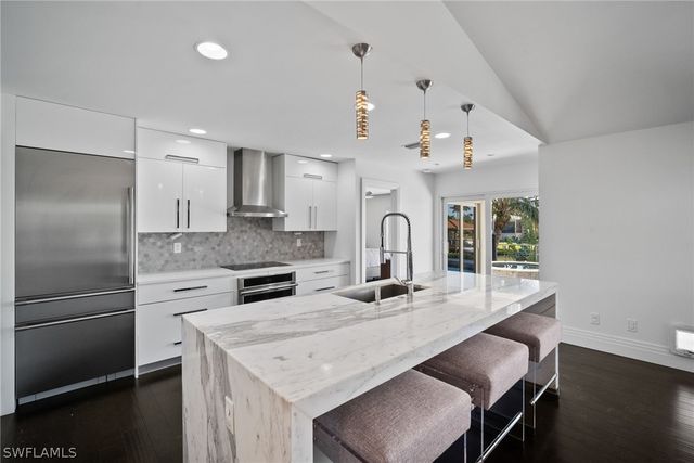 266 Egret AVE, Naples, FL 34108