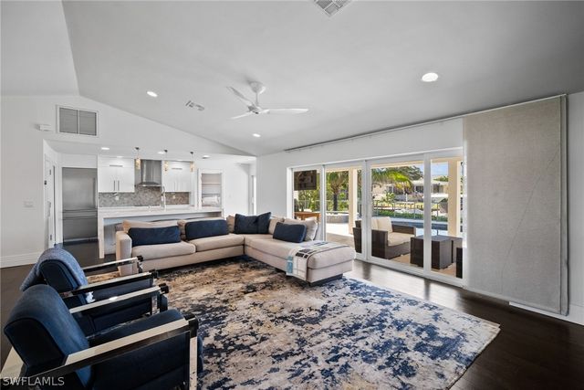 266 Egret AVE, Naples, FL 34108