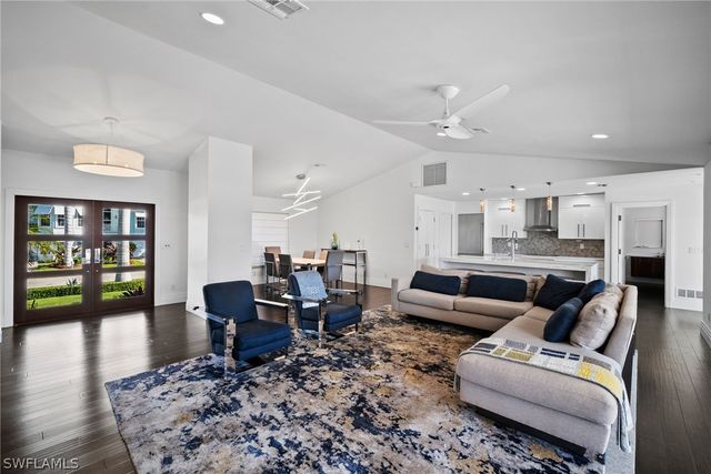 266 Egret AVE, Naples, FL 34108