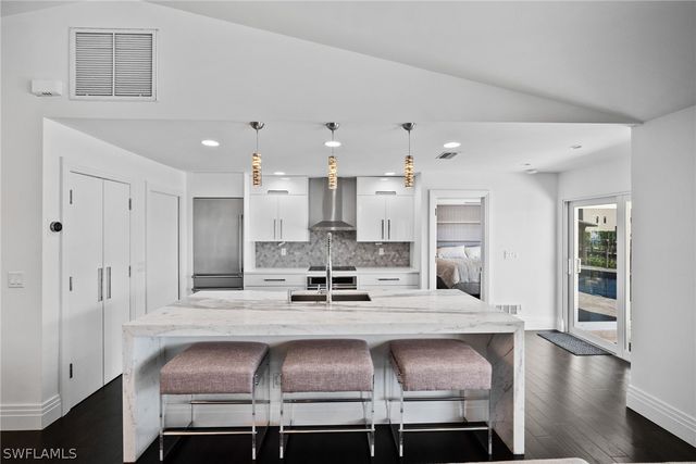 266 Egret AVE, Naples, FL 34108