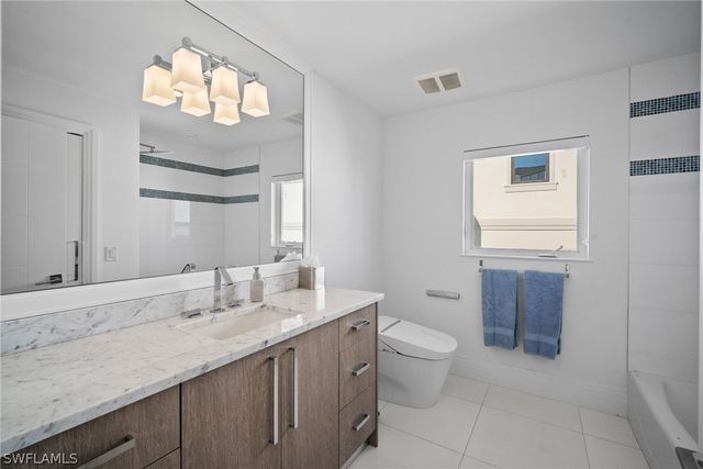 266 Egret AVE, Naples, FL 34108