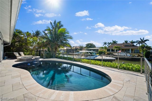 266 Egret AVE, Naples, FL 34108