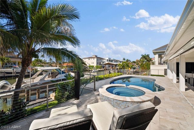 266 Egret AVE, Naples, FL 34108