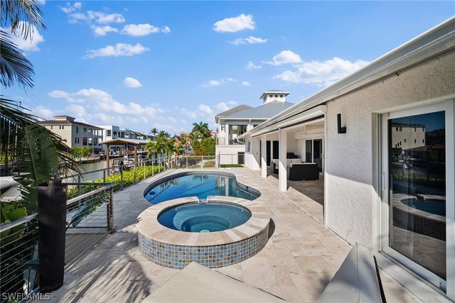 266 Egret AVE, Naples, FL 34108