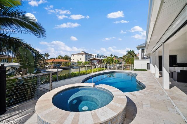 266 Egret AVE, Naples, FL 34108