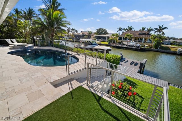 266 Egret AVE, Naples, FL 34108