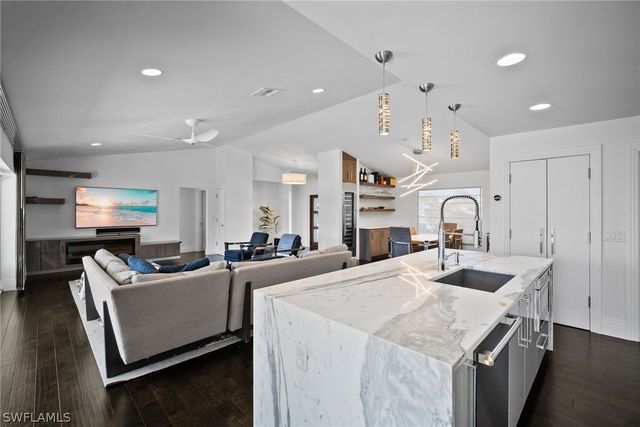 266 Egret AVE, Naples, FL 34108