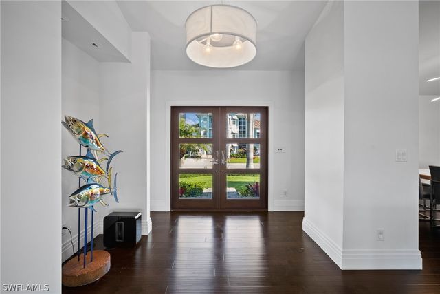 266 Egret AVE, Naples, FL 34108