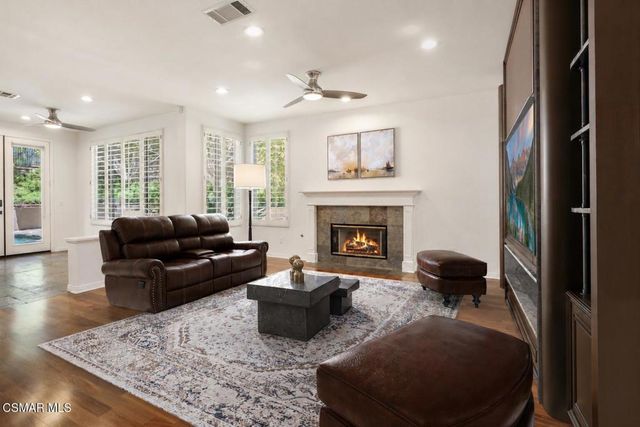 921 Ellesmere Way, Oak Park, CA 91377