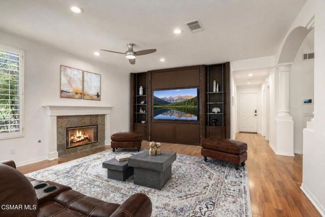 921 Ellesmere Way, Oak Park, CA 91377