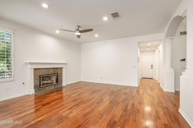 921 Ellesmere Way, Oak Park, CA 91377