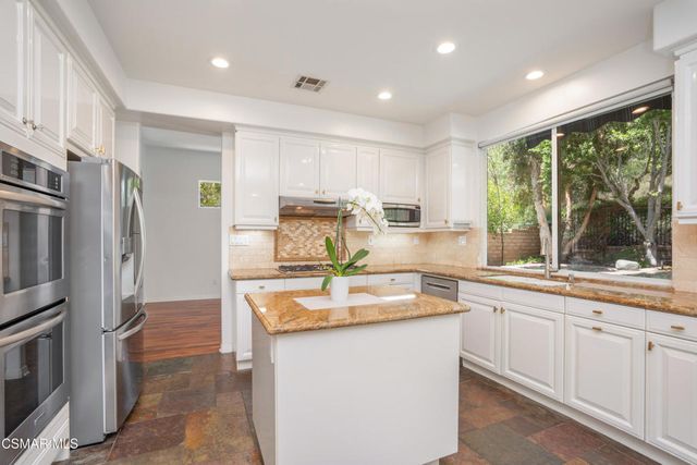 921 Ellesmere Way, Oak Park, CA 91377