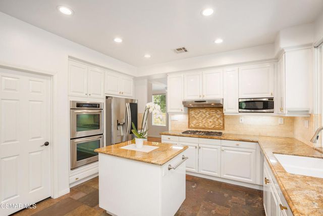921 Ellesmere Way, Oak Park, CA 91377