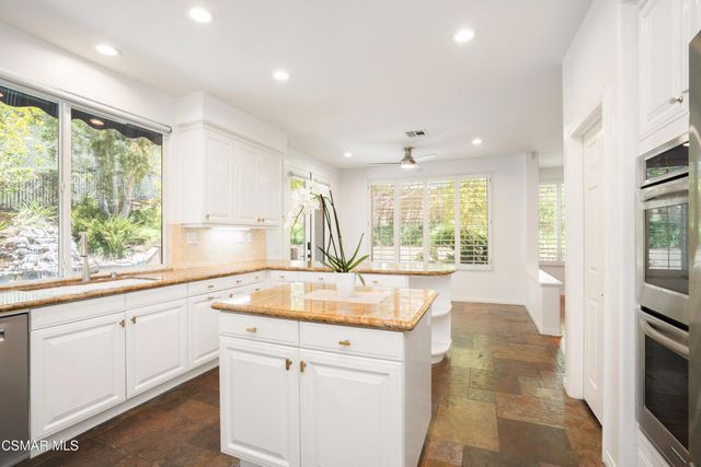 921 Ellesmere Way, Oak Park, CA 91377