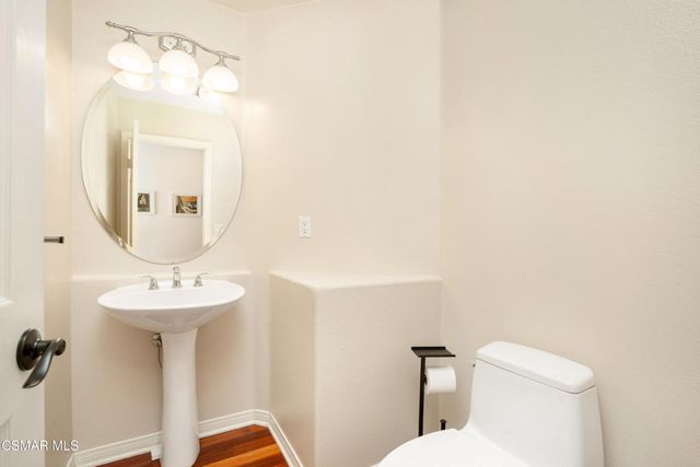 921 Ellesmere Way, Oak Park, CA 91377