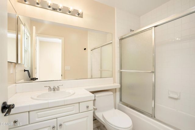 921 Ellesmere Way, Oak Park, CA 91377