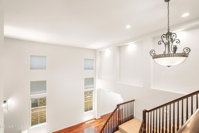 921 Ellesmere Way, Oak Park, CA 91377