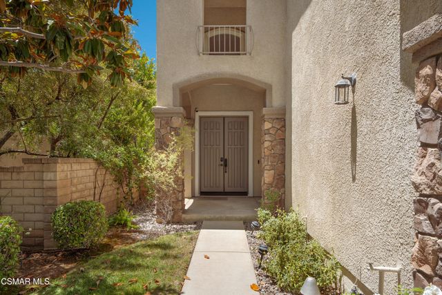 921 Ellesmere Way, Oak Park, CA 91377
