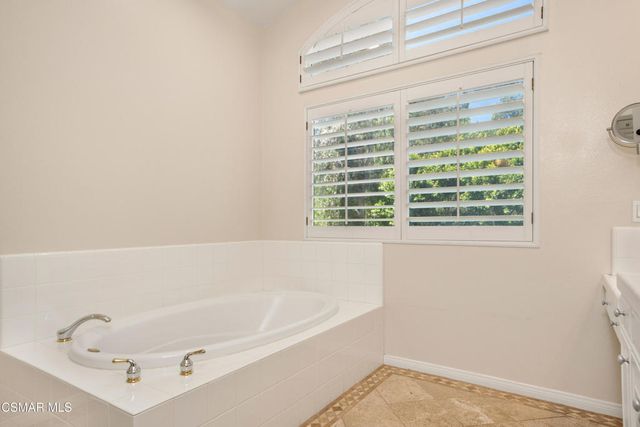 921 Ellesmere Way, Oak Park, CA 91377