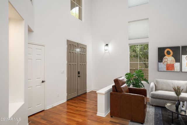 921 Ellesmere Way, Oak Park, CA 91377