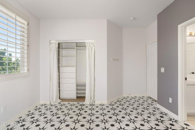 921 Ellesmere Way, Oak Park, CA 91377