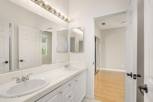 921 Ellesmere Way, Oak Park, CA 91377