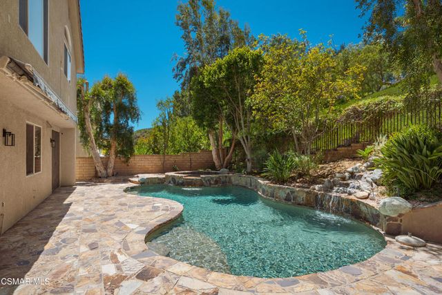 921 Ellesmere Way, Oak Park, CA 91377