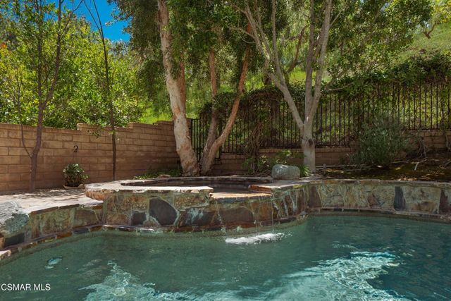921 Ellesmere Way, Oak Park, CA 91377