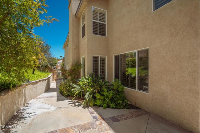 921 Ellesmere Way, Oak Park, CA 91377