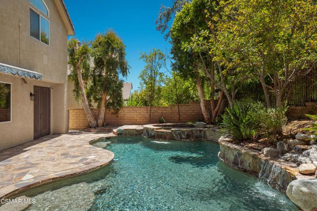 921 Ellesmere Way, Oak Park, CA 91377