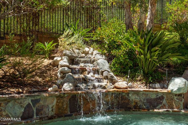 921 Ellesmere Way, Oak Park, CA 91377