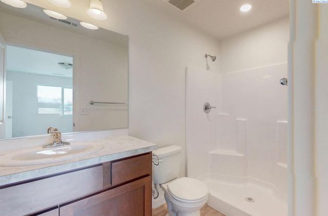 4738 W Quinault Place, Kennewick, WA 99336