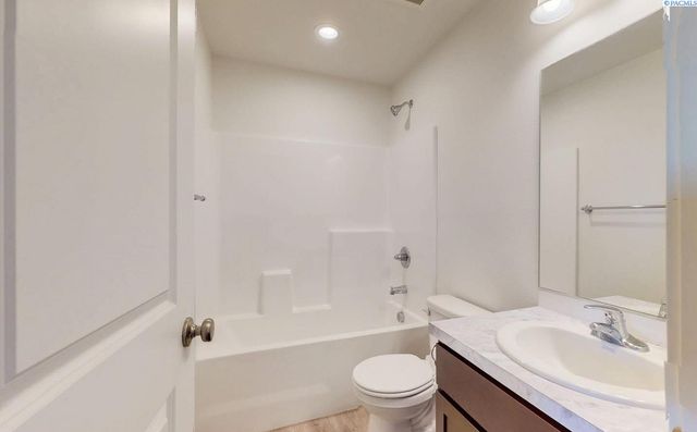 4738 W Quinault Place, Kennewick, WA 99336