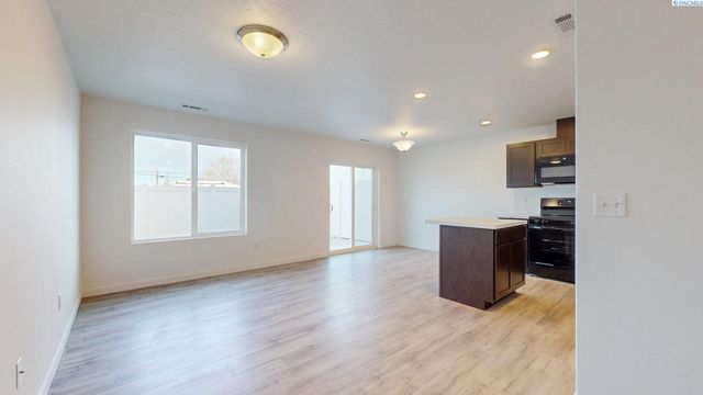 4738 W Quinault Place, Kennewick, WA 99336