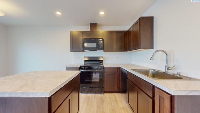 4738 W Quinault Place, Kennewick, WA 99336