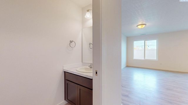 4738 W Quinault Place, Kennewick, WA 99336