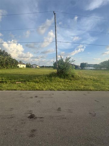 2724 NW 11TH STREET, Cape Coral, FL 33993