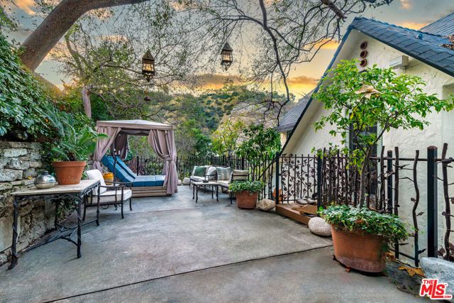 8066 Woodland Lane, Los Angeles, CA 90046