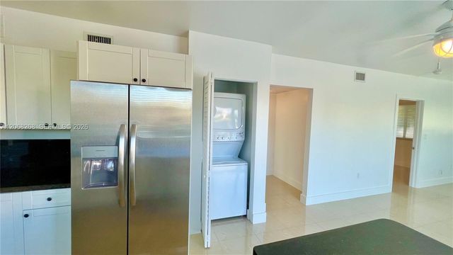 8227 Crespi Boulevard 4, Miami Beach, FL 33141