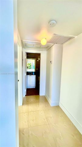 8227 Crespi Boulevard 4, Miami Beach, FL 33141