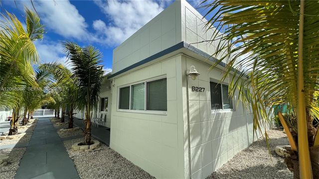 8227 Crespi Boulevard 4, Miami Beach, FL 33141