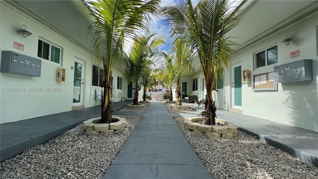 8227 Crespi Boulevard 4, Miami Beach, FL 33141