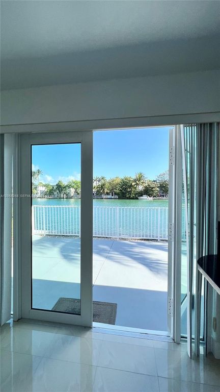 8227 Crespi Boulevard 4, Miami Beach, FL 33141